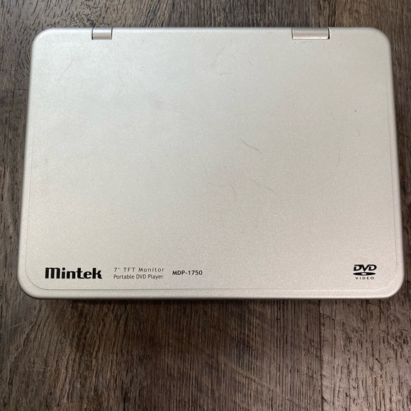 Mintek MDP-1720 Portable DVD Player 7” TFT Monitor - Picture 5 of 9